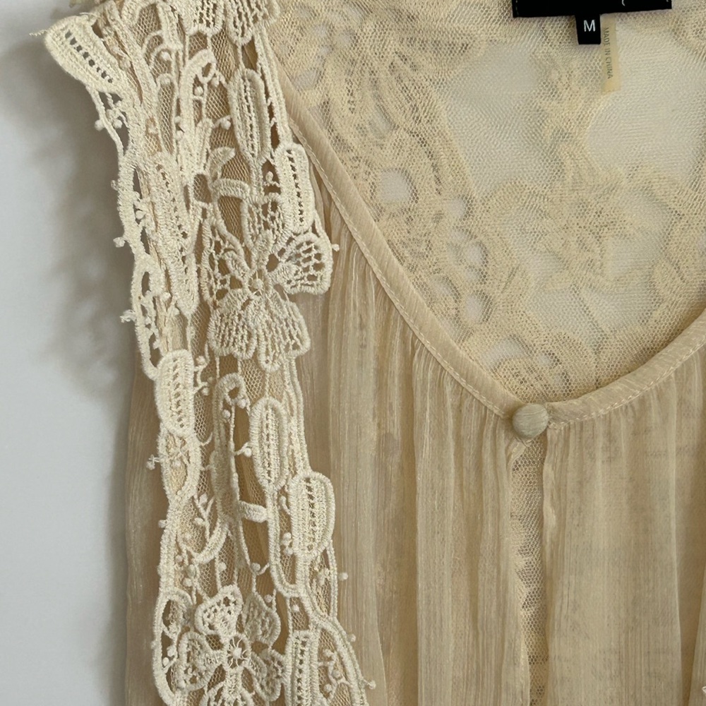 Nice lace vest by Ryu size M 
Vest has inner lining on front with a tie - Picture 5 of 14